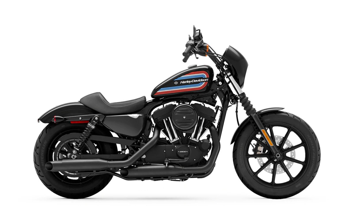Harley-Davidson タンク 黒/赤/青 Amazon.com: Vance and Hines 16672 Twin Slash Round 4in