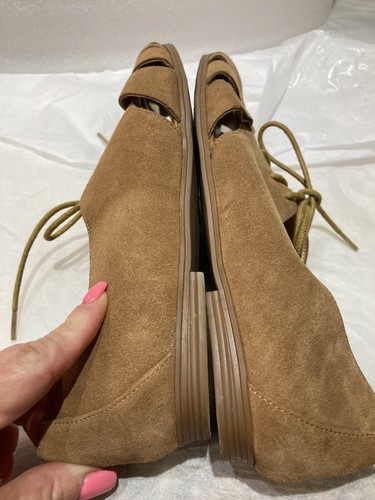 Isaac Mizrahi Live 8.5 M Comfort Flat Lace Up Suede Like Tan Shoes NWOTS No Box - Picture 11 of 12