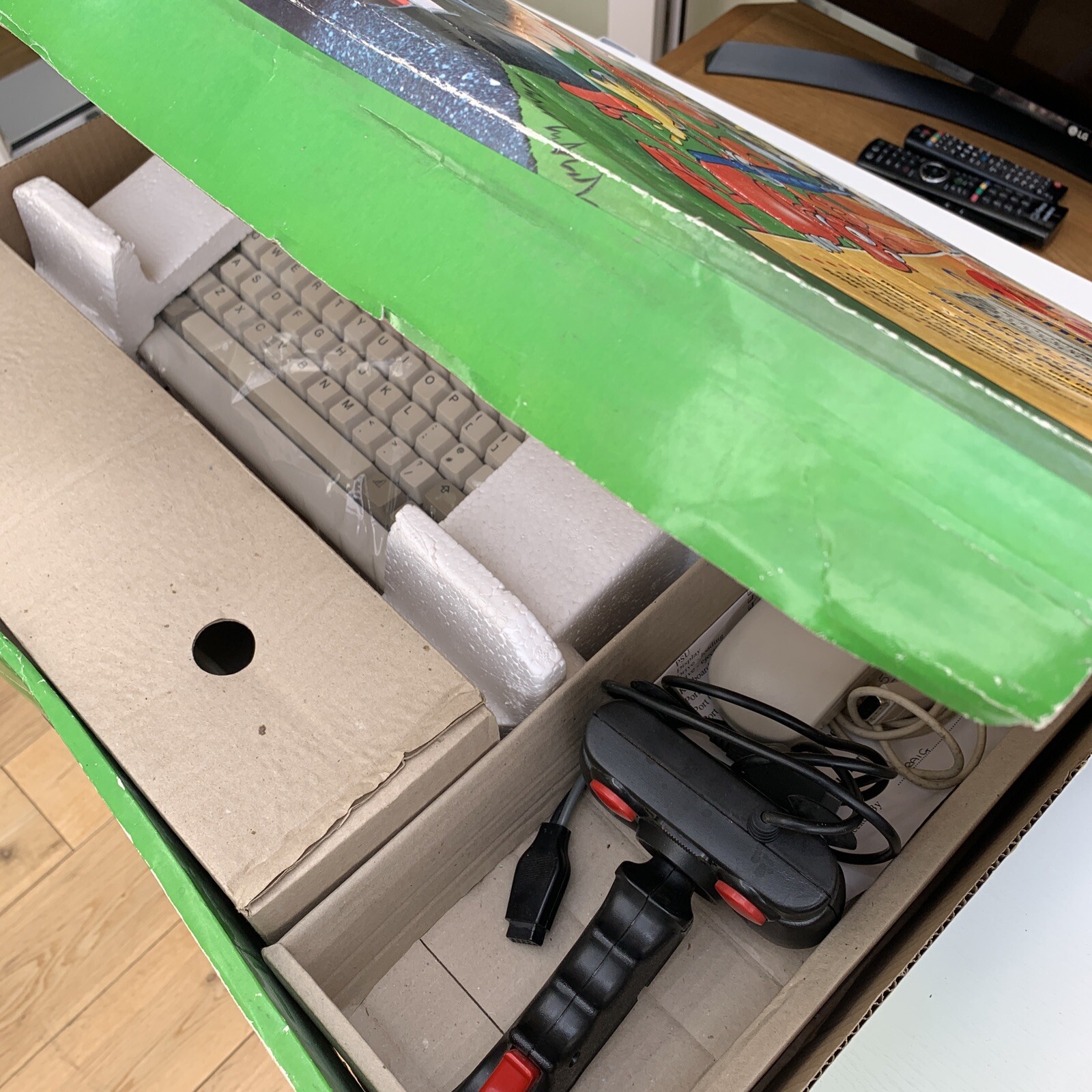 Commodore Amiga 600 - Fully Boxed Original Condition - Factory sealed! CLEAN A+ - Picture 20 of 23