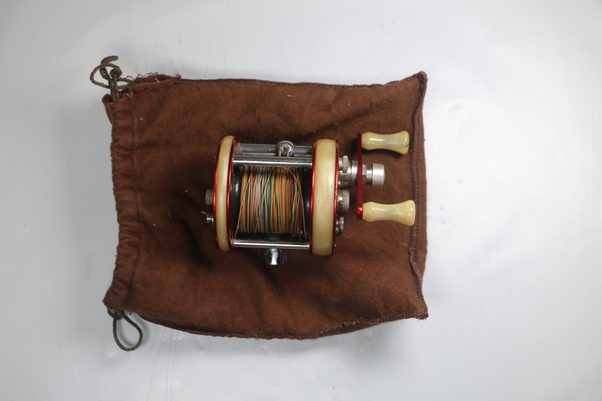 Vintage 4 Screw Abu 2600 Ambassadeur Red Bait Casting Level
