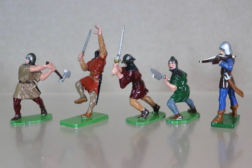 BRITAINS ARMIES in PLASTIC 5 x ENGLISH CIVIL WAR SOLDIERS DEFENDING od - Picture 2 of 5