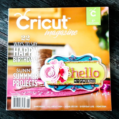 Eight (8) CRICUT MAGAZINES (1st year) 2011, in Pristine Condition - Picture 4 of 9