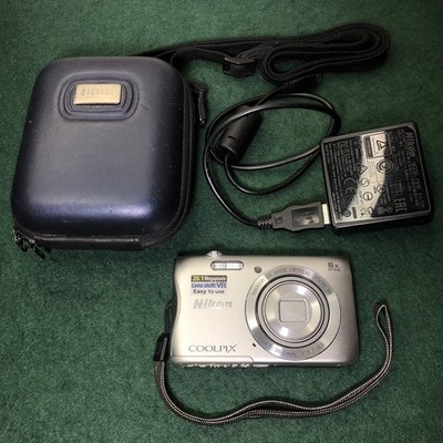 Nikon Coolpix S3700 20.1MP 8X Zoom Digital Camera W/ Battery, Case + Charger