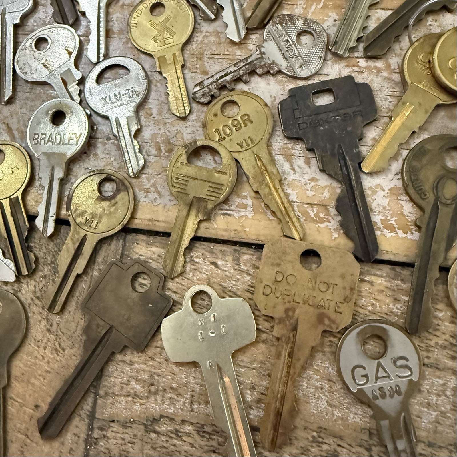 Vintage Keys Lot Variety Of Sizes Types Brands Doors, Desk, PadLock 2.7 Lbs #2