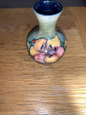Vintage Moorcroft Afrikanische Lilie Vase ca. 10 cm hoch Knospenvase