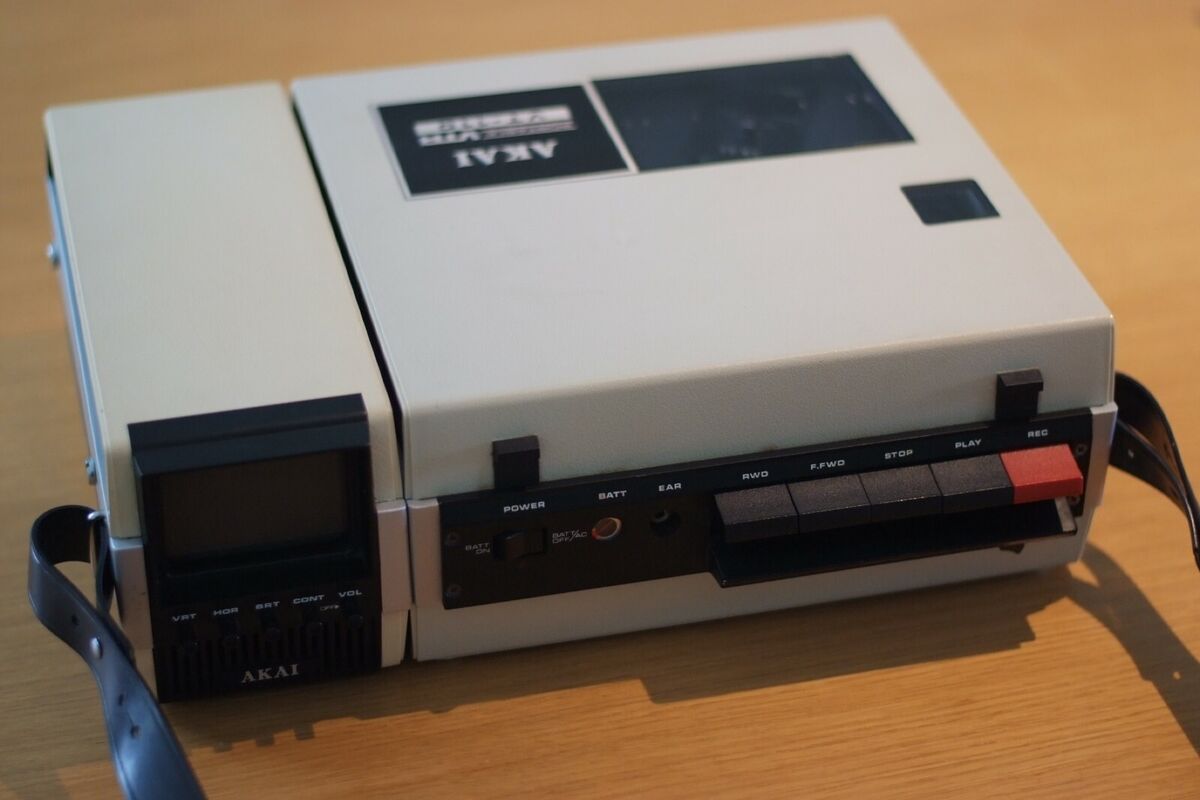 Akai VT-100 Vintage Portable VTR Tape Videorecorder - Good Akai VT-100 Vintage Portable VTR Tape Videorecorder - Good