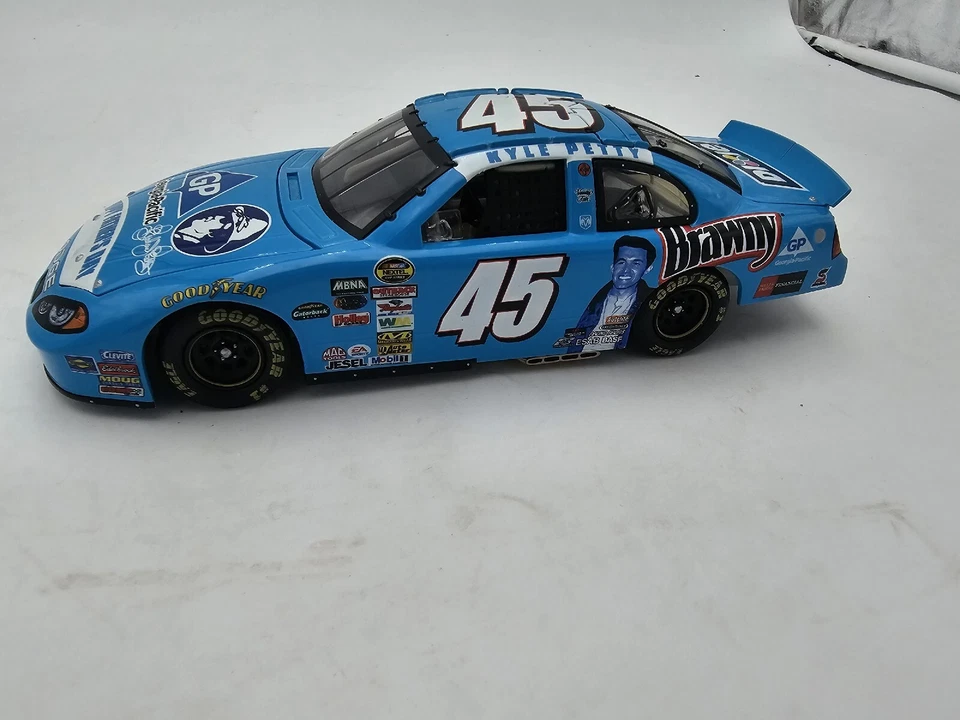 Kyle Petty #45 Brawny Pères Jour 2004 Intrepid 1:24 Diecast Action 1 De 300 #2 - Photo 1/4