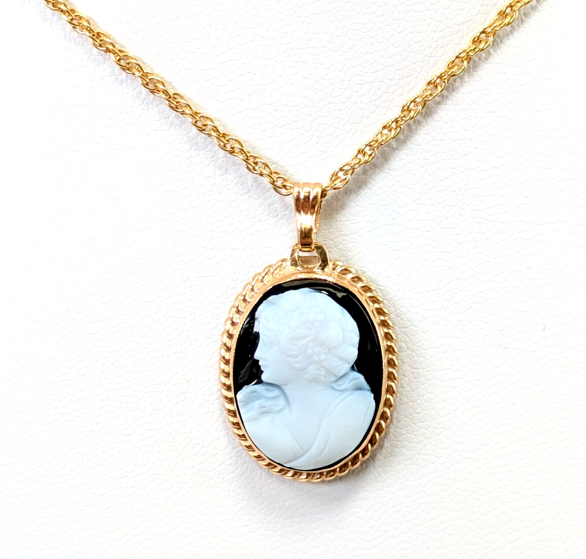 Vintage 14KT Gold Onyx Black and White Cameo Pendant with Singapore  Chain