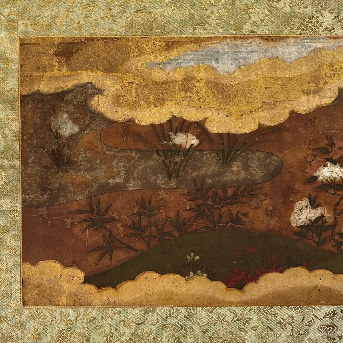 Superb early painting depicting Sakura blossoms. 16-17th c