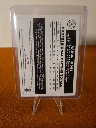 Panini Donruss Aaron Judge 2018 #253 retro 1984 variación bateo todo ascenso - Imagen 2 de 3