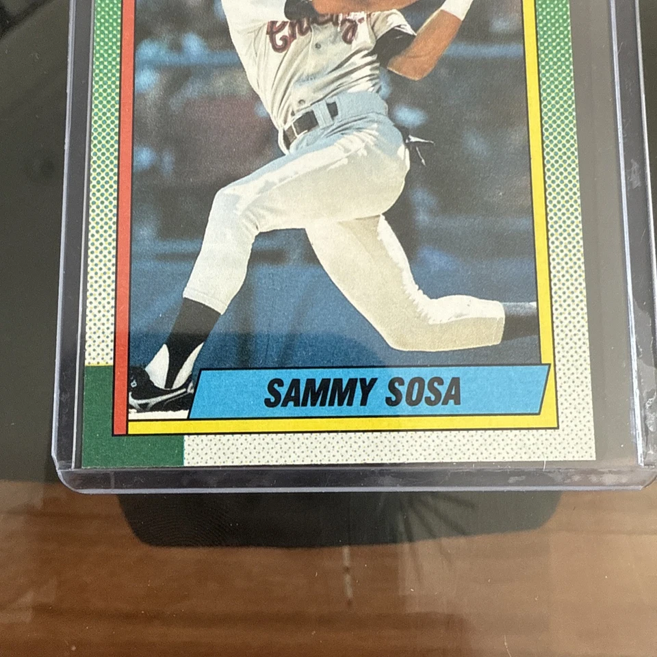 Tarjeta de error 1990 Topps Baseball #692 Sammy Sosa Rookie RC White Sox D.O.B ERROR Foto 3 de 4