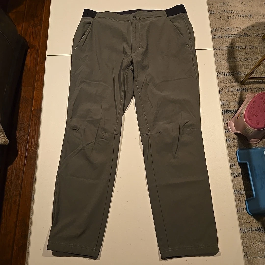 Eddie Bauer Trail Outdoor Insulated Jogger Pants. Men's 38x31, Green.