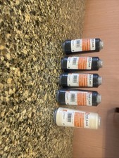 Maxi Lock Gwint serger 3000yds / stożek 100% poliester 5 zlotów 4 czarny 1 off biały