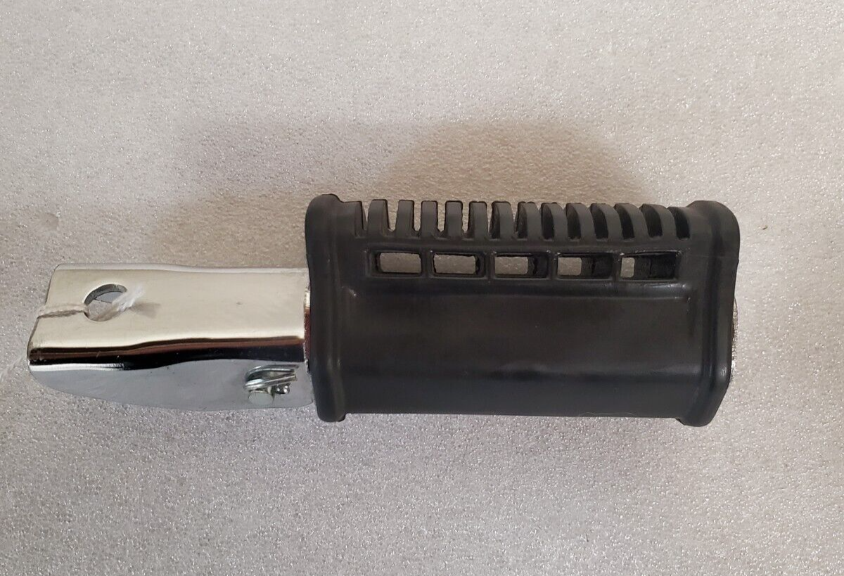 43600-49402 SUZUKI OEM VINTAGE NOS RIGHT PASSENGER FOOT PEG 82-83