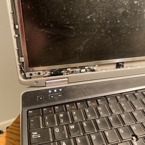 Dell Latitude E6530 *Parts/Repair* - No OS/HDD/BATT & CHRG - Picture 2 of 7