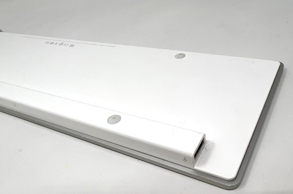 Apple Wired White Aluminum QWERTY Keyboard 10 Key Numeric Keypad A1243 Mac 2 USB - Image 4 of 4