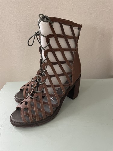 Jeffrey Campbell Women’s Lace Cross Boots Block Heel Brown Size 7.5 NWOB