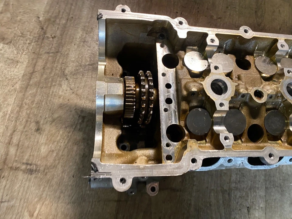 MERCEDES BENZ C63 CLS63 SL63 E63 AMG LADO DERECHO 6.2 V8 CULATA MOTOR Foto 2 de 4