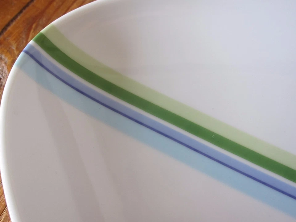 KAHLA, ALEMANIA, ESTILO MINIMALISTA, PLATO BLANCO OVALADO CON RAYAS ENVOLVENTES Foto 2 de 4