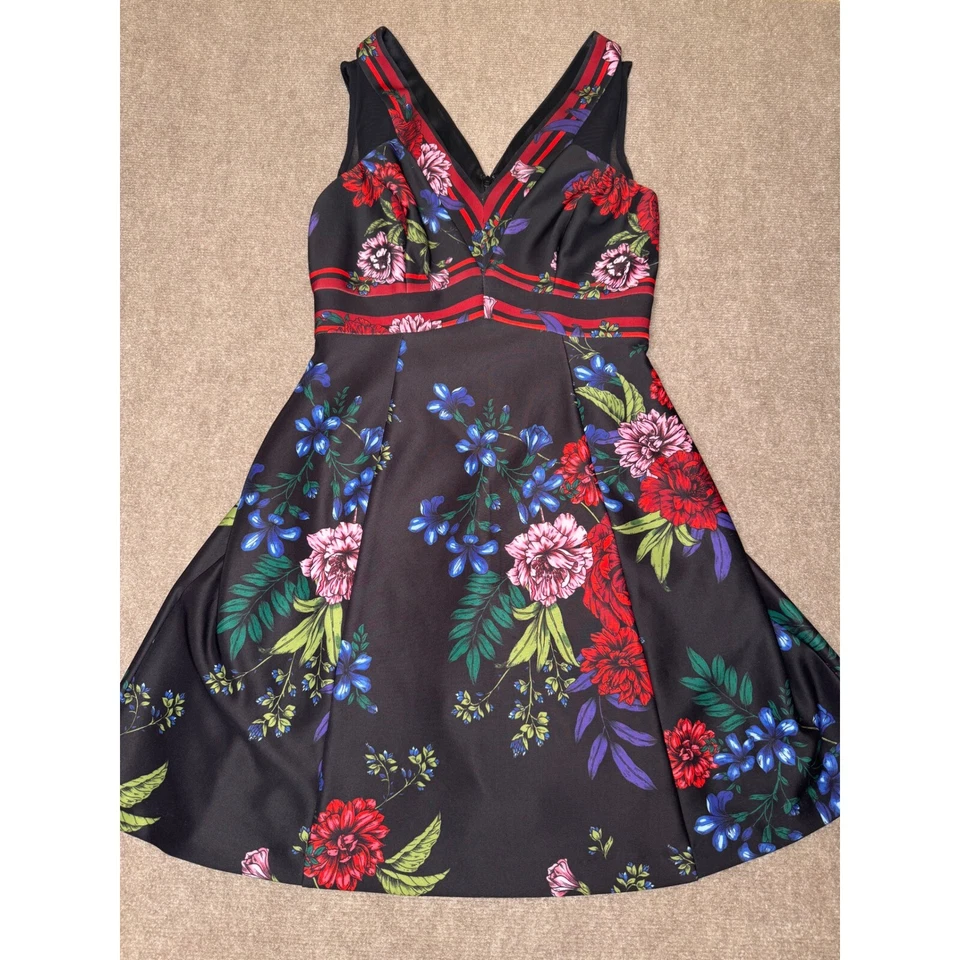 Vestido acampanado estampado para mujer GUESS talla 6 Foto 3 de 4