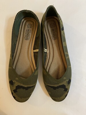 Harborsides Slip On Comfort Shoes Flats Memory Foam Women's Size 6W  Camouflage