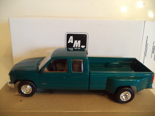 AMT Ertl Dealer Promo 1995 Chevy 3500 Ext. cab Silverado Dually 1/25  NEW IN BOX - Picture 4 of 9