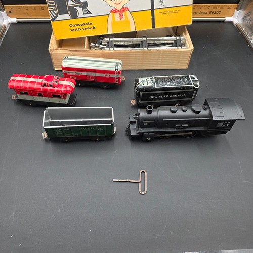 Vintage MARX Mechanical Tin Litho Train Set No. 453 w/ Original Box & Key - Picture 2 of 5