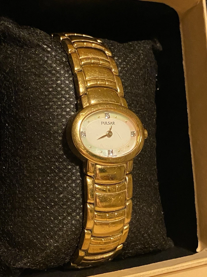 Reloj SEIKO PULSAR Chapado en Oro Diamantes Genuinos MOP 24MM Damas Batería NUEVA Foto 2 de 4