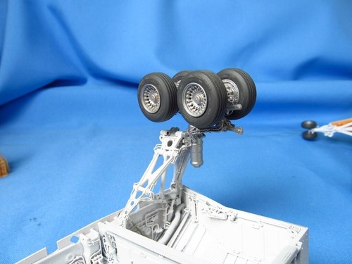 Engranajes de aterrizaje B-1B Lancer, bahías de ruedas, ruedas 1:48 para kit de modelo de avión Revell - Imagen 14 de 21