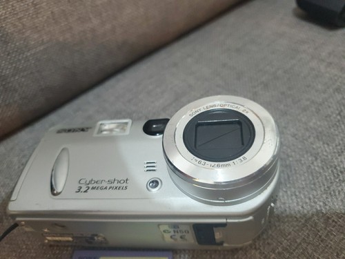 Sony Cybershot DSC-P52 3.2 MP Compact Digital Camera Silver UK - Picture 4 of 6