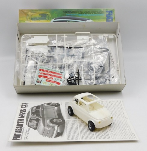 Tamiya Fiat Abarth 695 SS Plastic model started kit scale 1:24 Ref. 24173 1800 - Foto 3 di 14