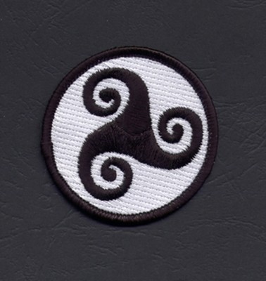 TRISKEL BLACK AND WHITE (TC)