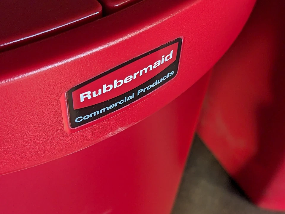 Rubbermaid 1883565 Slim Jim red resin 30L/8gal plastic step-on container - Image 2 of 4