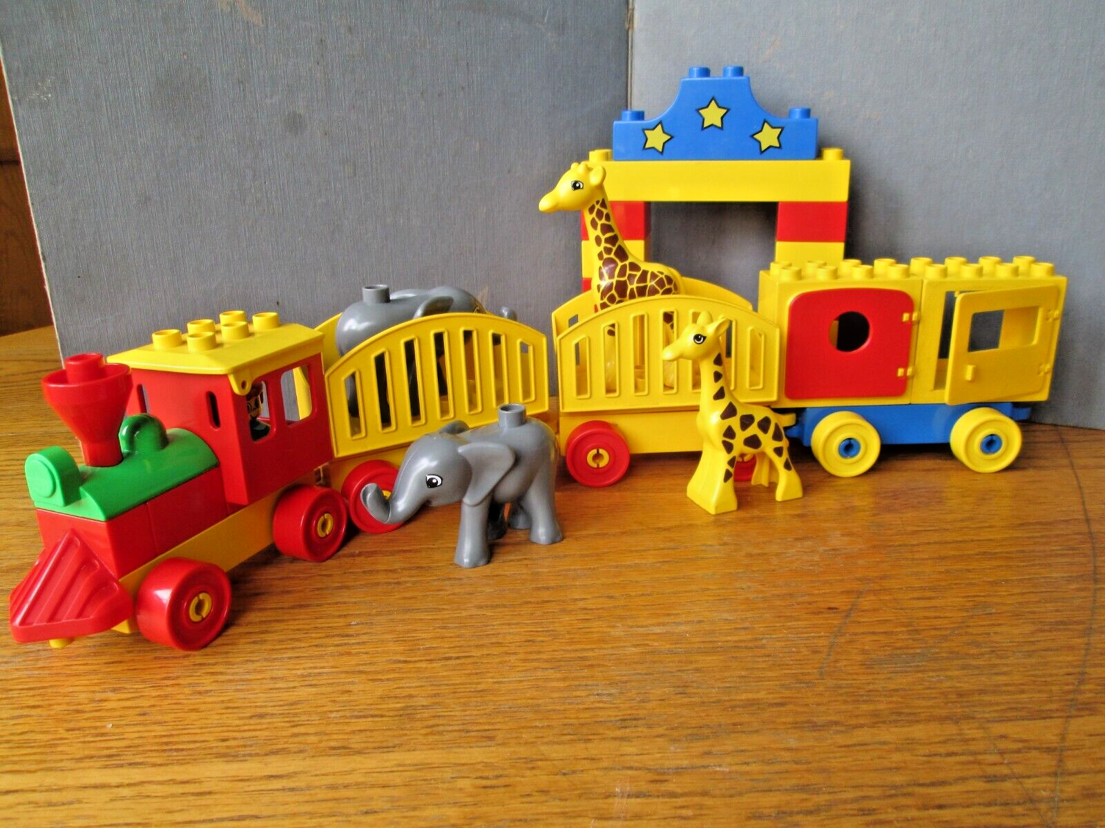 LEGO DUPLO STEAM TRAIN ENGINE, 3 ANIMAL CARS, GIRAFFES, ELEPHANTS, ARCH - 34 Pcs