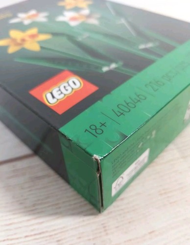 Lego Botanical Collection DAFFODILS set#40646 Factory Sealed Box Shelf Wear - Picture 8 of 9