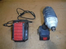 BOSCH #25618 18 Volt 1/4 Impact 2 Batterys + Charger *NDR8