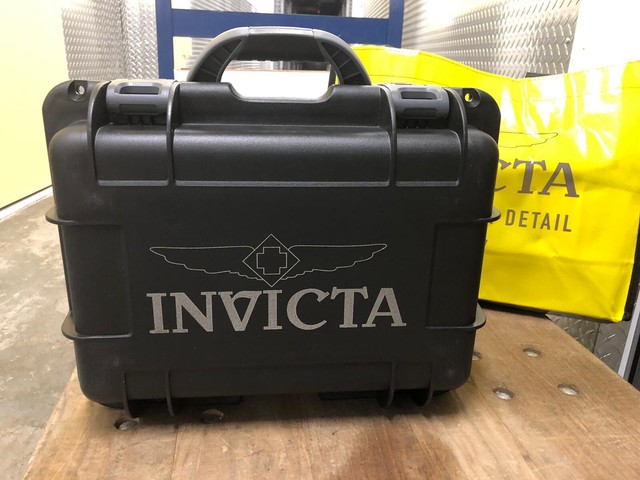 invicta dive case 8 slot