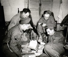 WW2 WWII Photo US Soldiers Open Christmas Packages US Army World War Two / 1725