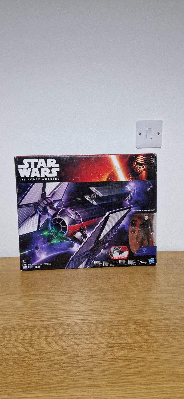 Hasbro STAR WARS FORCE AWAKENS FIRST ORDER SPECIAL FORCES TIE FIGHTER + FIGURE