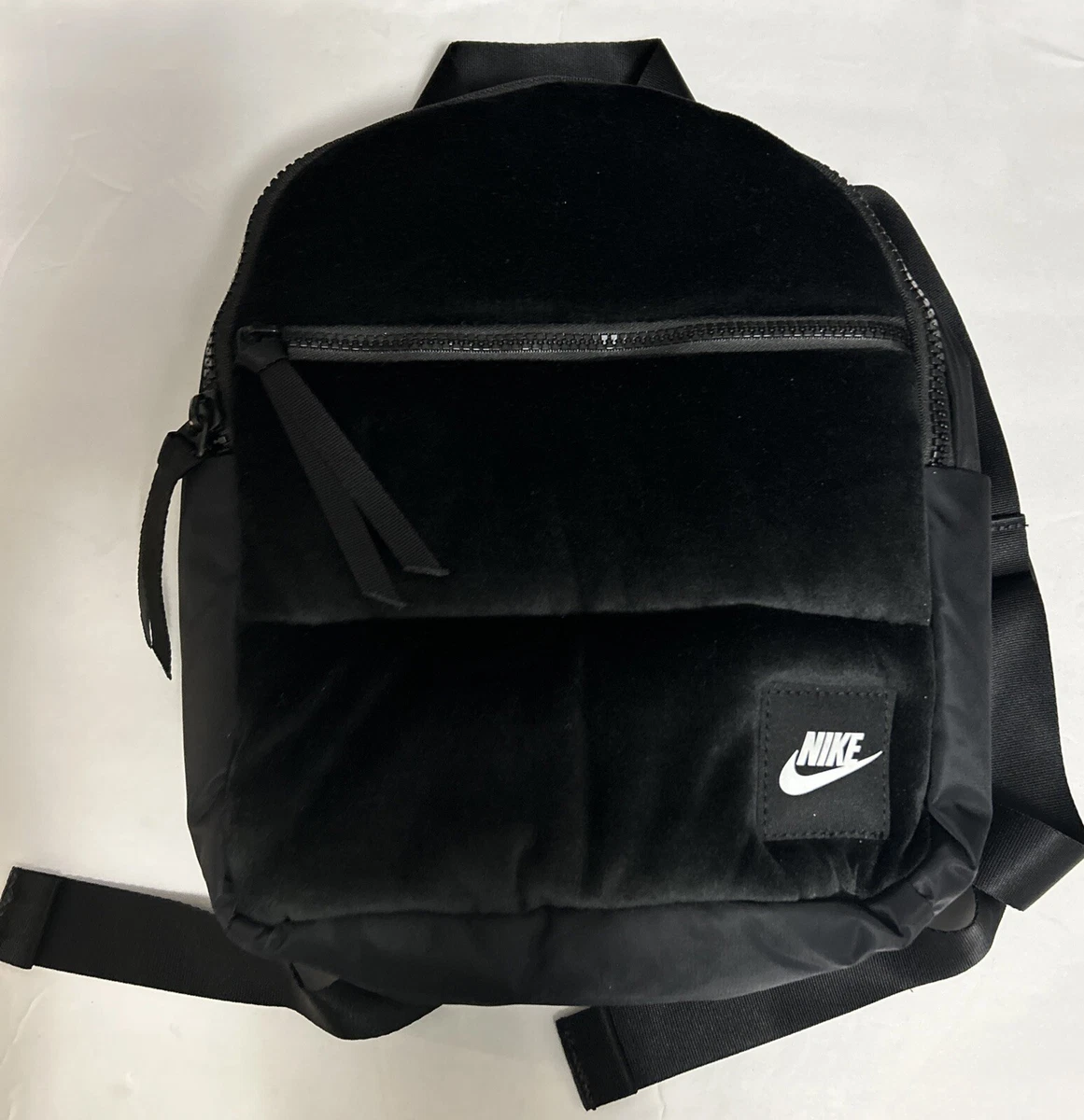 Nike Sportswear Essentials Mini Backpack Black Velvet Front  display picture 3