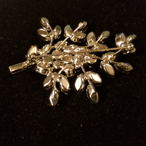 Vintage Clear Rhinestone Brooch Pin Leaf Cluster - Picture 3 of 8