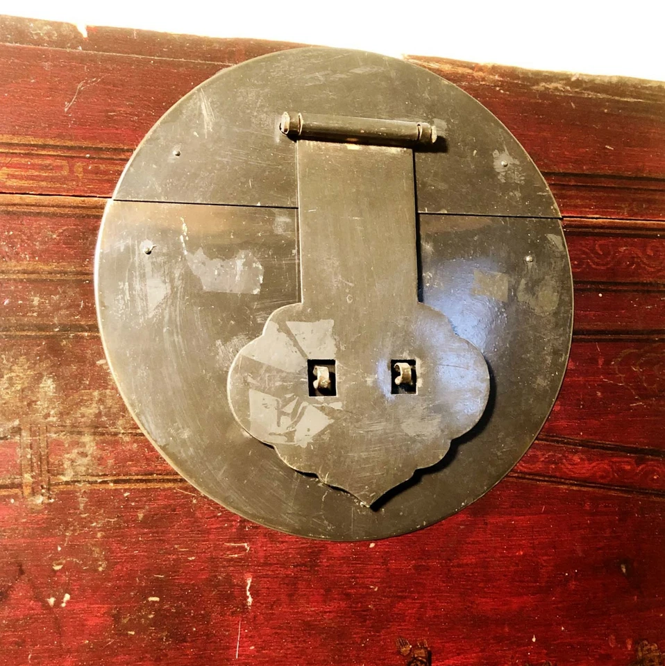 Antigo baú chinês (5482), laca vermelha pintada à mão, por volta de 1800-1849   - Imagem 2 de 4