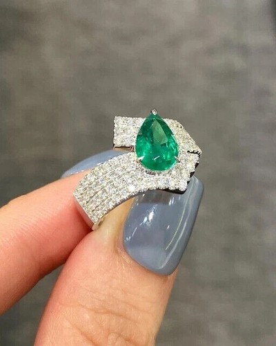 Pear Cut Simulated Green Emerald Women's Wedding Ring In 14k White Gold Plated - Picture 6 of 7