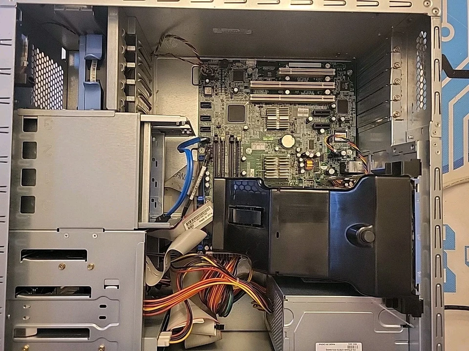 Dell PowerEdge 800 Server Tower Intel Pentium 4 2.80Ghz 1GB RAM DDR2 *No HDD OS - Image 4 of 4