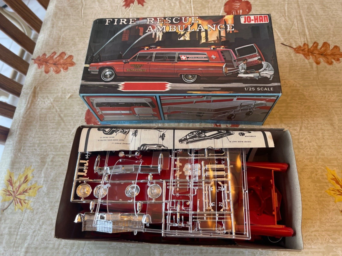 JO-HAN FIRE RESCUE AMBULANCE 1/25 キャデラック VTG~Jo-han 1/25~1968 Cadillac Ambulance Rescue Fire~Model