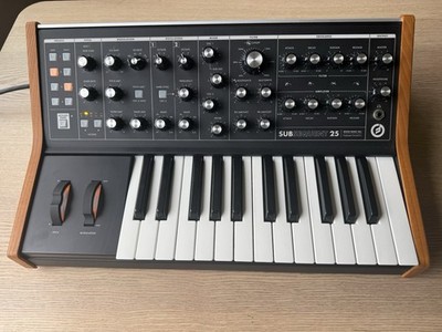 MOOG Subsequent 25 Analog Keyboard Synthesizer 25 Keys Presets Arpeggiator