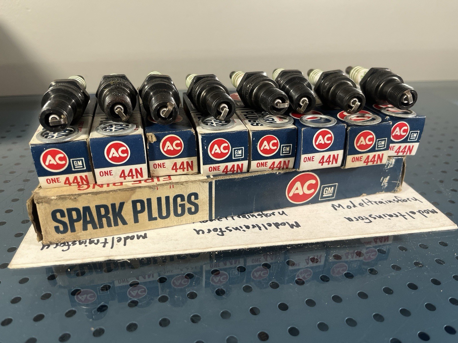 8 NOS ACDelco Fire Ring 44N Spark Plugs GM 5612240 New Listing 4 READ DESC.