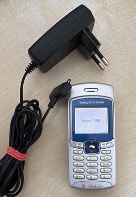 Sony Ericsson T230 in Silber Handy Vintage Tastenhandy Komplett Garantie