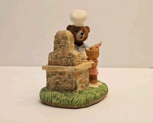 Hallmark Tender Touches Servin’ Up Smiles! 1990 Bears BBQ Figurine - Picture 2 of 10
