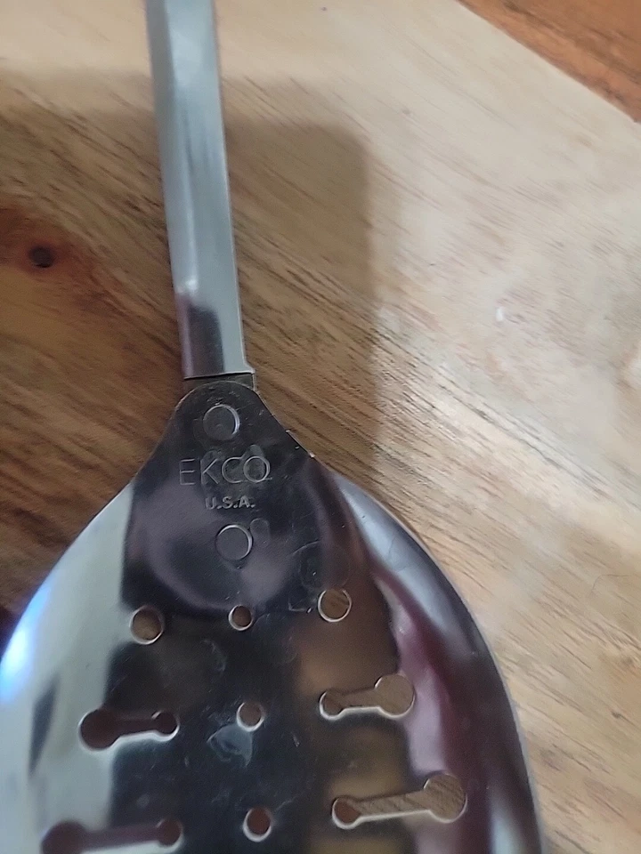 EKCO Metal Keyhole Slotted Spoon - Black Plast Handle - USA - VINTAGE - Image 4 of 4